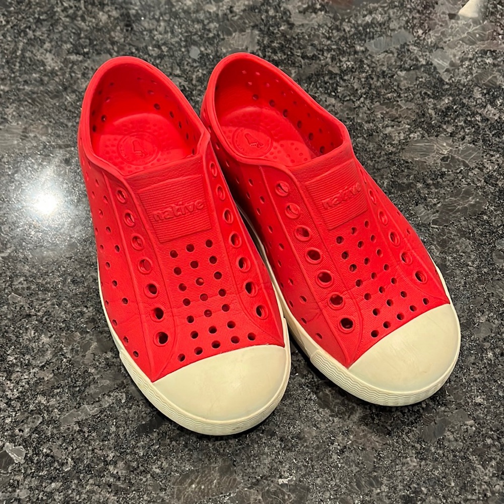 Native Jefferson Slip On Red Size Child 10